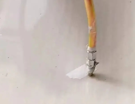 西双版瓷砖空鼓维修公司专业解答在瓷砖铺贴过程中，如果使用的砂料过粗（如全部使用了粗砂），可能会导致以下问题